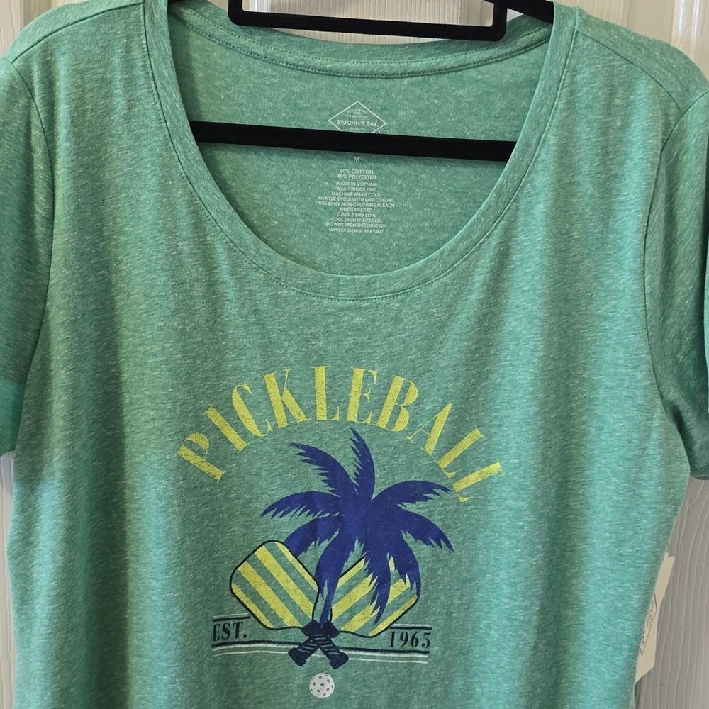 ST. JOHN'S BAY BRAND WOMEN'S GREEN SHORT SLEEVES "PICKLEBALL" TEE-SHIRT SIZE MED